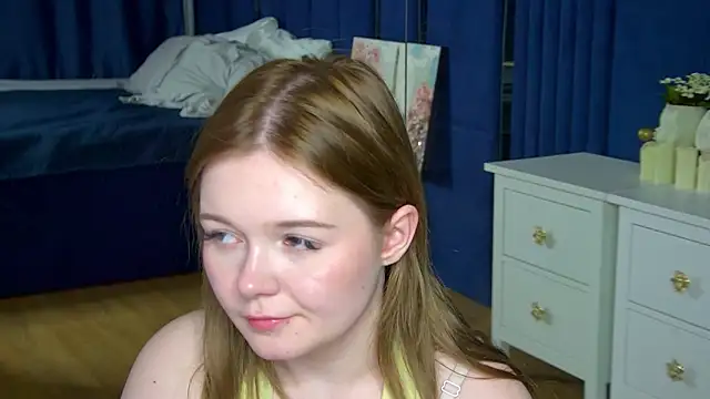Show modela ElinaVale na web-kameri