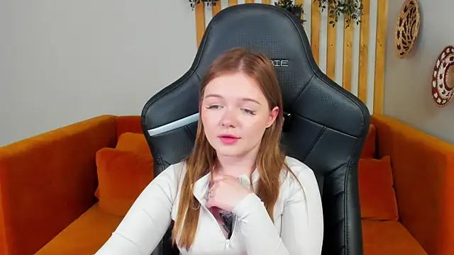 ElinaVale Adlı Modelin Canlı XXX Sohbeti