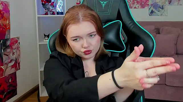 ElinaVale Chat XXX in diretta
