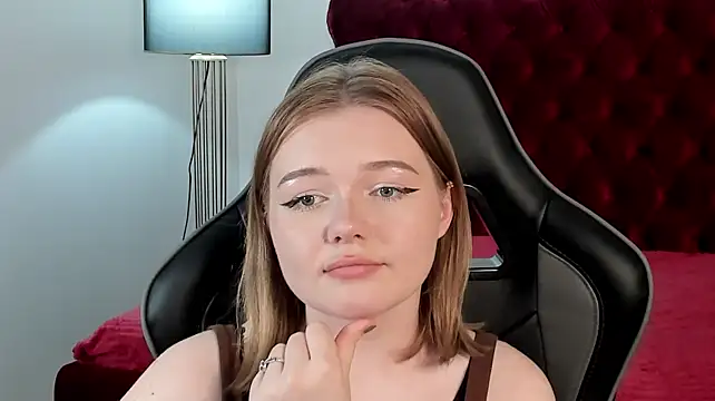 ElinaVale's Live XXX Chat