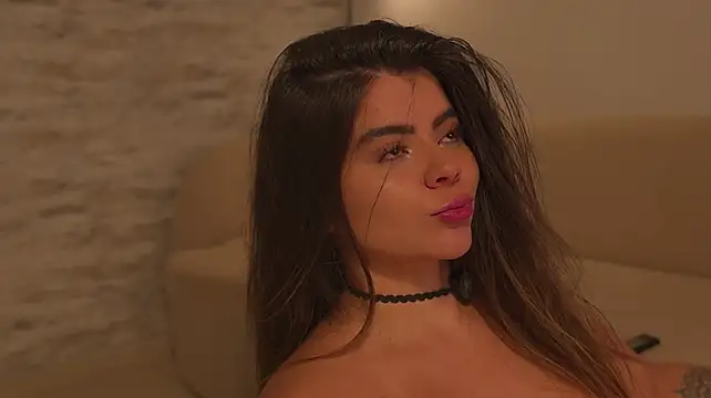 Chat +18 de Julie_Belle_ ao vivo