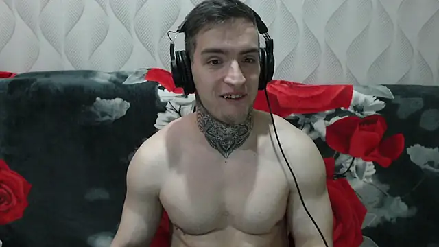 this_is_andy: διαδικτυακό σόου στην κάμερα