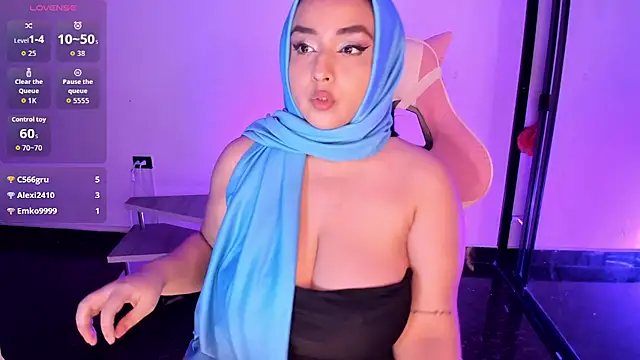 Chat XXX en directo de ThanaSaadii