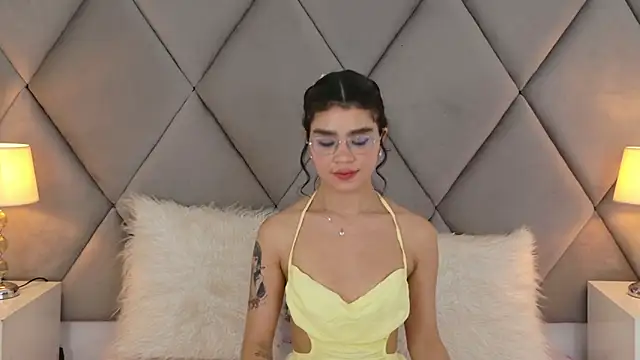 Chat +18 de OliviaDiaz ao vivo