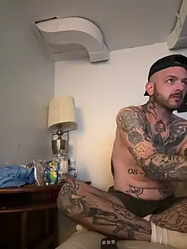 nATTi_dADDy: διαδικτυακό σόου στην κάμερα