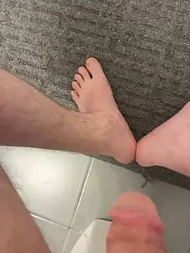 curiousdaddyy21 Show in webcam