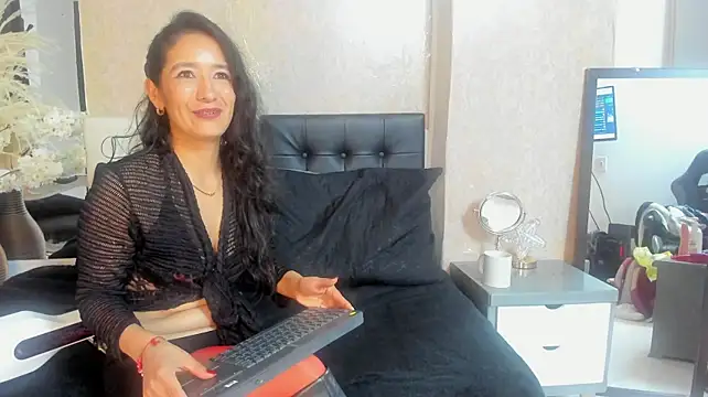 XXX chat uživo modela Vicky_Angeel