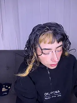 XXX chat uživo modela baby_akuma