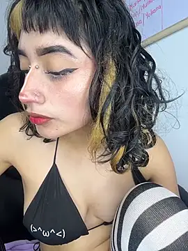 XXX chat uživo modela baby_akuma