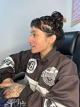 Chat +18 de baby_akuma ao vivo