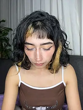 XXX chat uživo modela baby_akuma