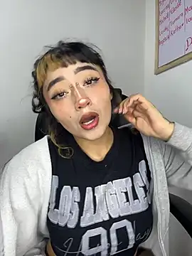 baby_akuma Chat XXX live