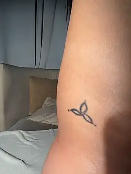 MiaFoxie_ Adlı Modelin Canlı XXX Sohbeti