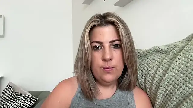 MsBelleWarick Show in webcam