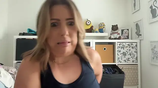 MsBelleWarickn Webbikameraesitys