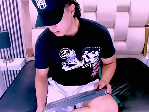 Show modela Alex_Wolft na web-kameri