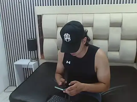 Show modela Alex_Wolft na web-kameri