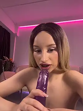 Pertunjukan Kamera Web ScarletFlameee