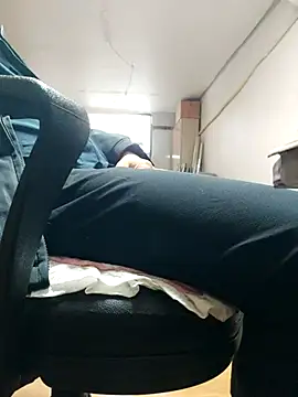 zxc9090zxc Show in webcam