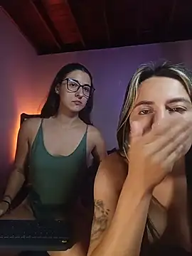 Sarajonnes4's Live XXX Chat