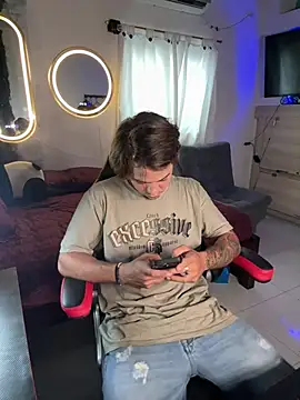 Show modela AngelLatinBoy na web-kameri