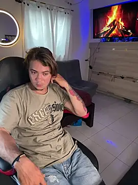 AngelLatinBoy: διαδικτυακό σόου στην κά μερα