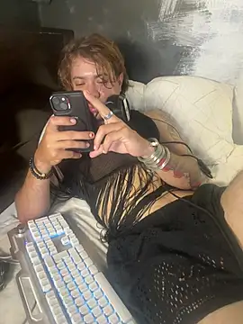AngelLatinBoy Show in webcam