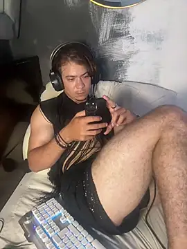 AngelLatinBoy: διαδικτυακό σόου στην κάμερα