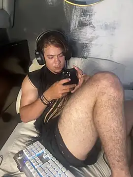 הופעת וובקאם של AngelLatinBoy