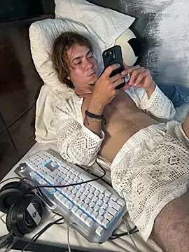 AngelLatinBoy Шоу с уебкамера