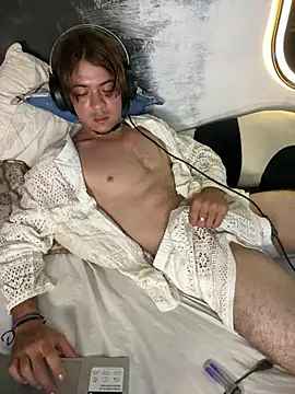 Show modela AngelLatinBoy na web-kameri