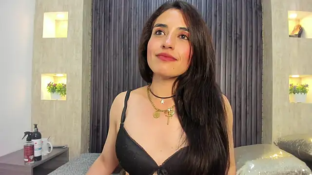 MeganNightt Show in webcam