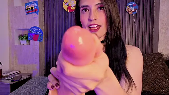 Show modela MeganNightt na web-kameri