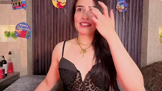 Show modela MeganNightt na web-kameri