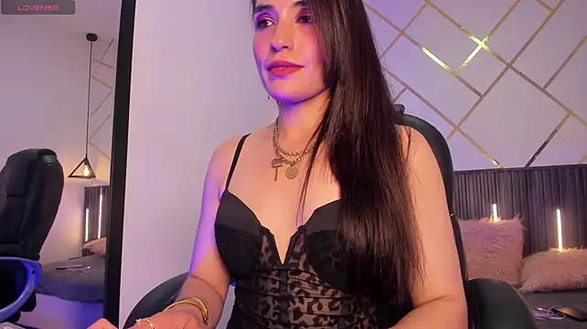 MeganNightt: διαδικτυακό σόου στην κάμερα
