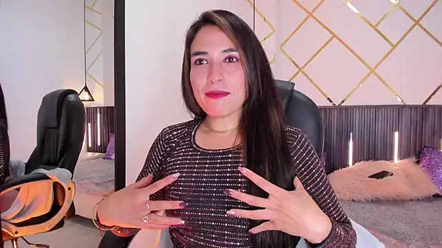 MeganNightt Show in webcam