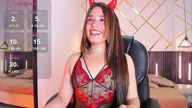 MeganNightt Show in webcam