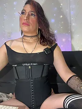 Show modela Naughtygirlts na web-kameri