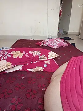 Divya3107 élő XXX-chatje