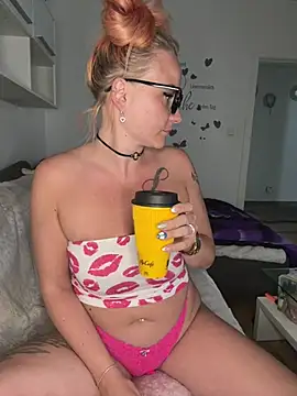Fiebie_licious_ Webcam-Show
