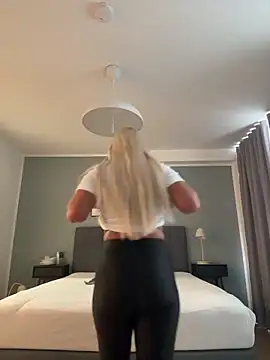 Juliaboobqueen Webcam-Show