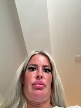 Juliaboobqueen's Webcam Show
