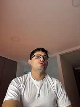 TroyeSavage Show Webcam