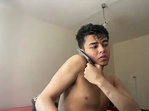 Show modela ToddWarren na web-kameri