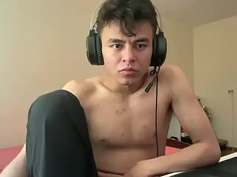 Show modela ToddWarren na web-kameri