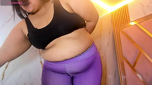 Chat XXX en directo de BustyyJuicy_Rs
