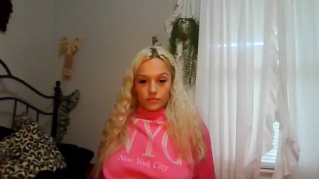 Pokazy przed kamerką – kaci_brooke