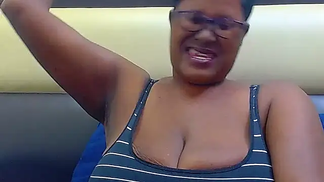 SexyBoobs44DD webcam show