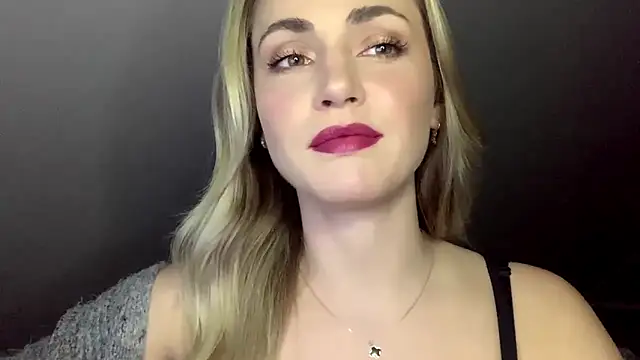 ScarlettSensitive's Live XXX Chat