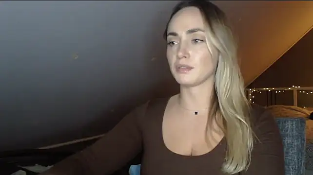 Chat +18 de ScarlettSensitive ao vivo